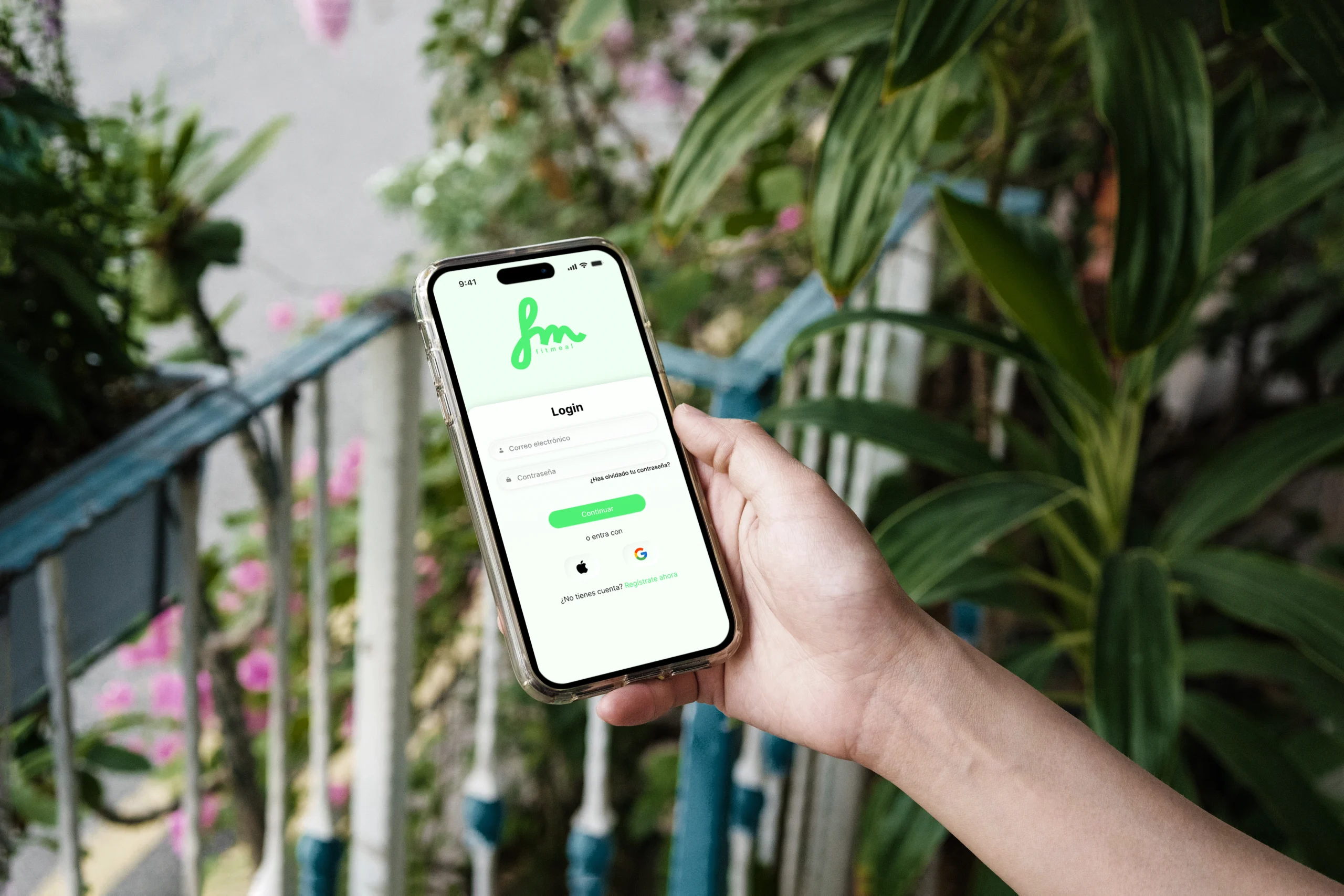 Vista previa del prototipo interactivo de la app FitMeal diseñado en Figma, mostrando pantallas móviles limpias y minimalistas.